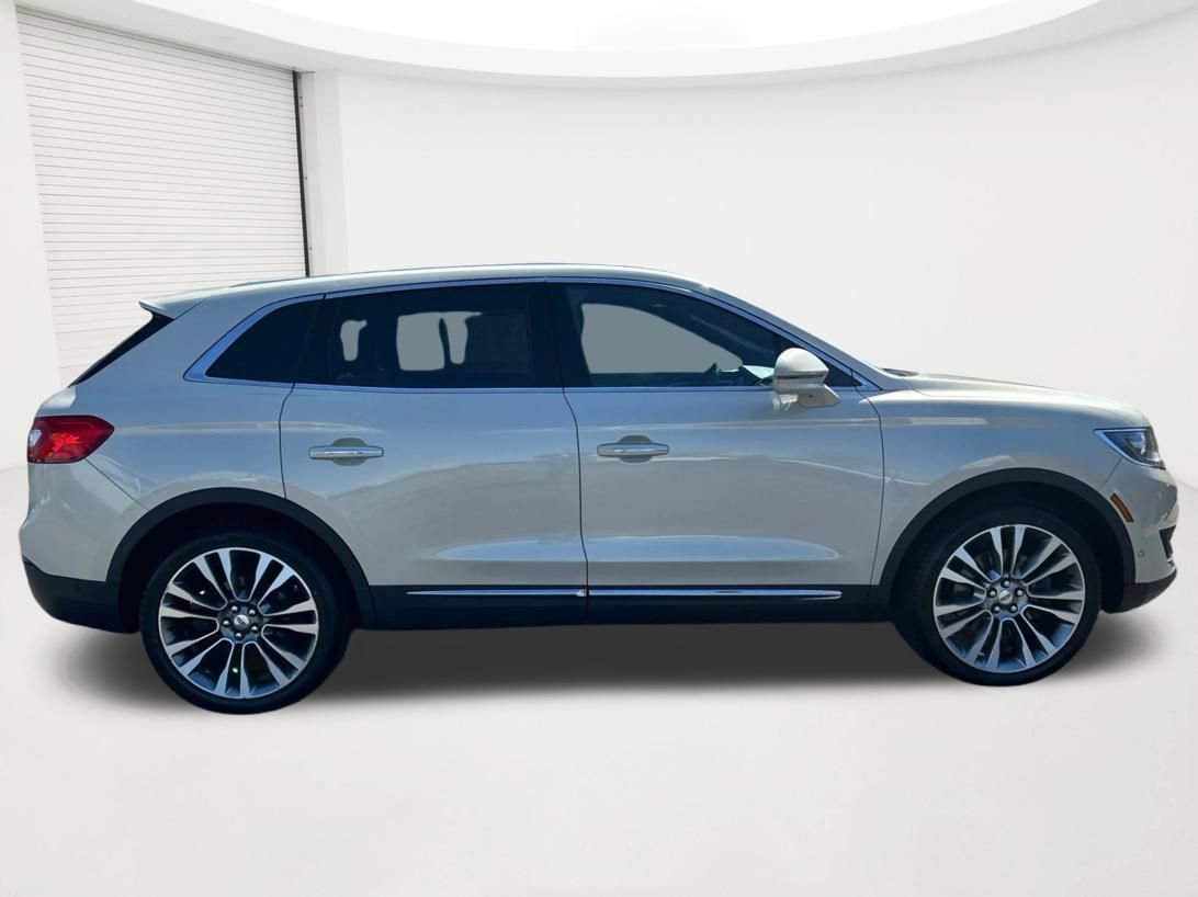 Used 2016 Lincoln MKX Reserve w/ Technology Package AWD/4WD image 4