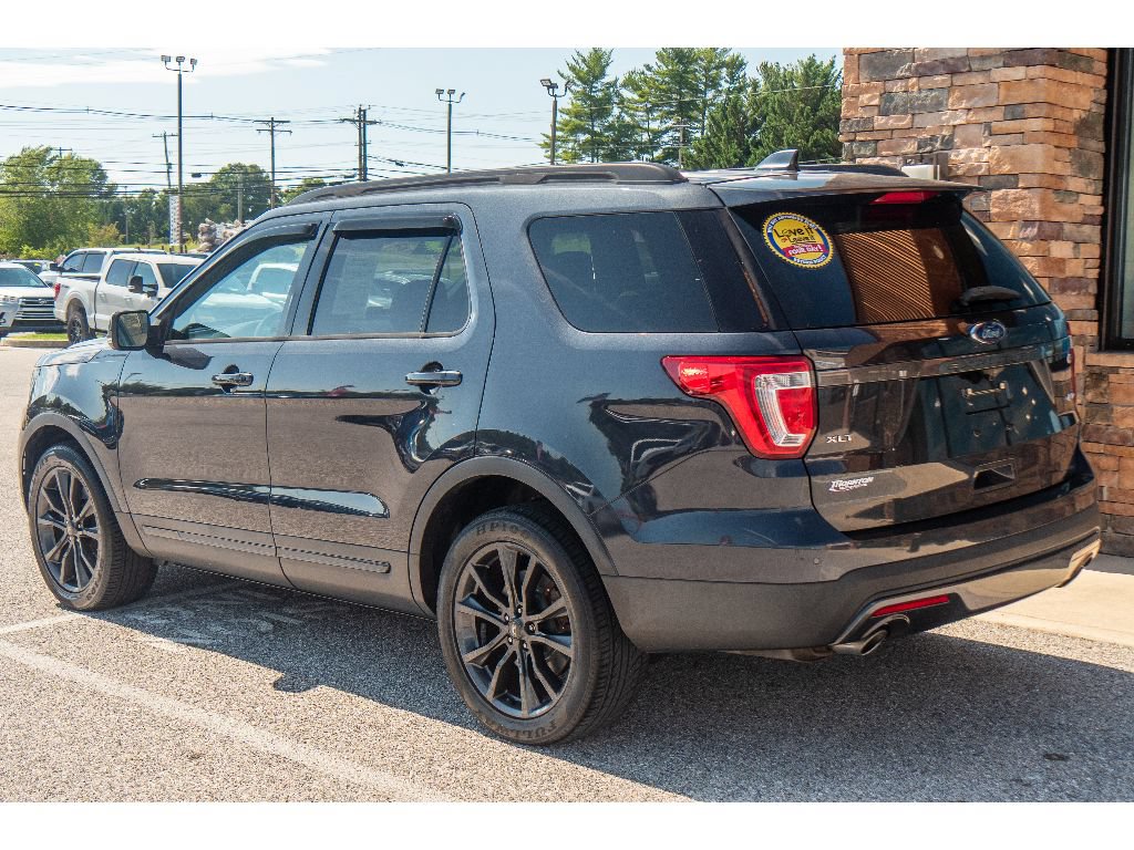 Used 2017 Ford Explorer XLT w/ Equipment Group 202A AWD/4WD image 5