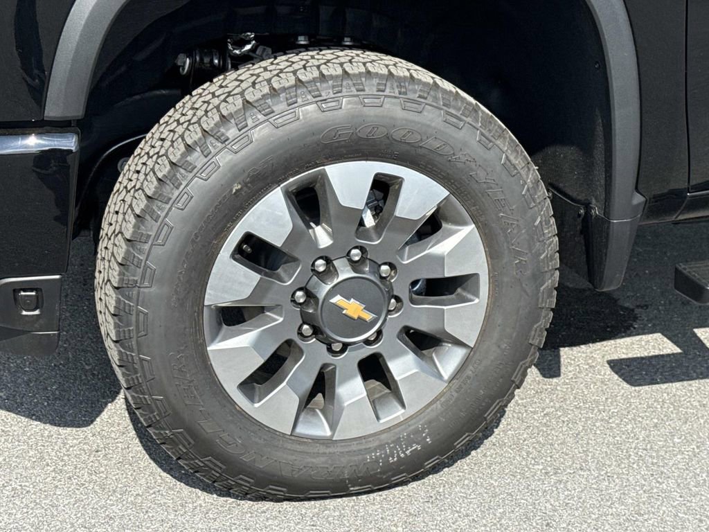 New 2026 Chevrolet Silverado 2500 Custom w/ Custom Value Package AWD/4WD image 17