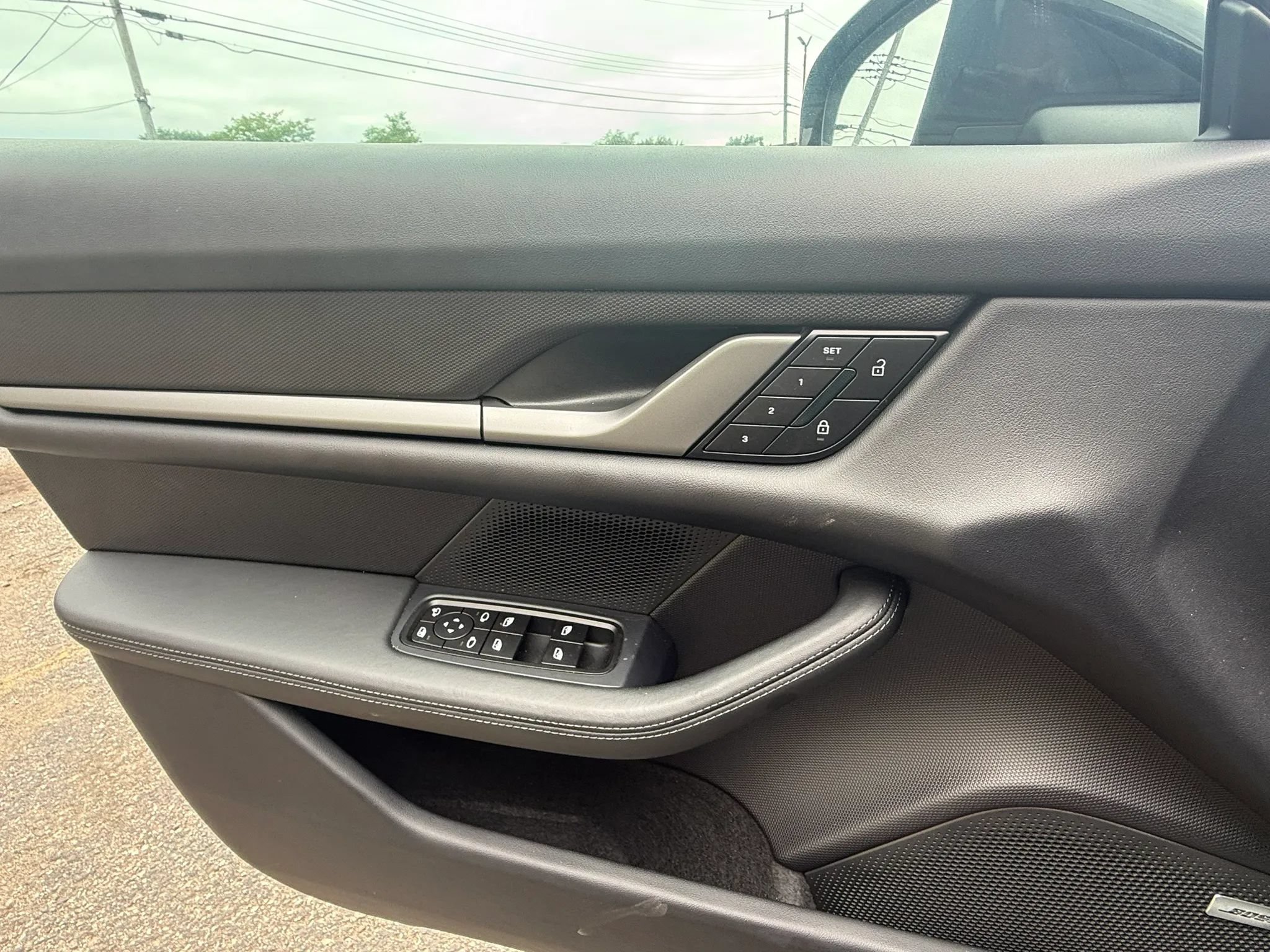 Used 2025 Porsche Taycan RWD image 29