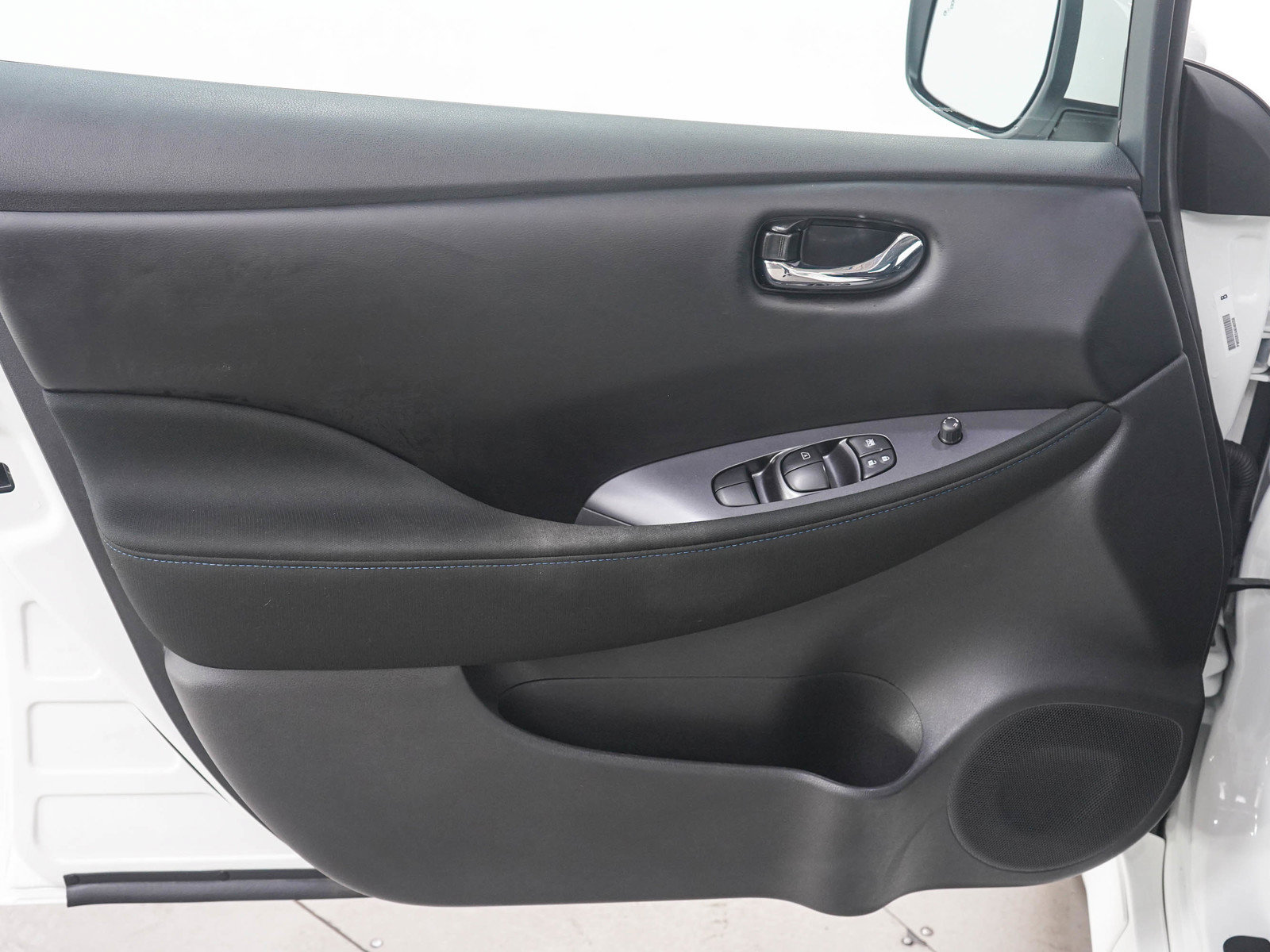 Used 2025 Nissan Leaf S FWD image 19