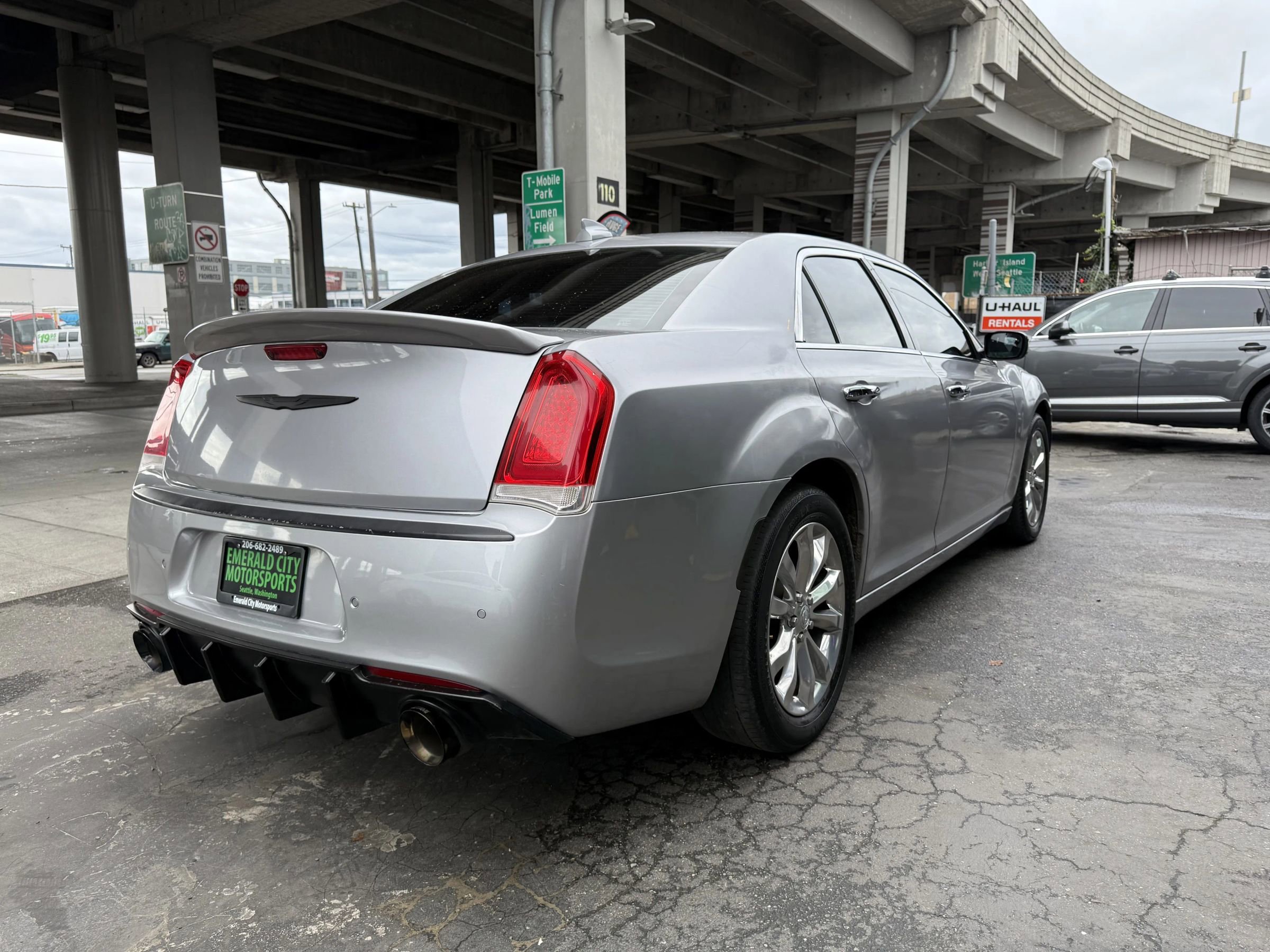 Used 2016 Chrysler 300 C w/ Safetytec Plus Group AWD/4WD image 4