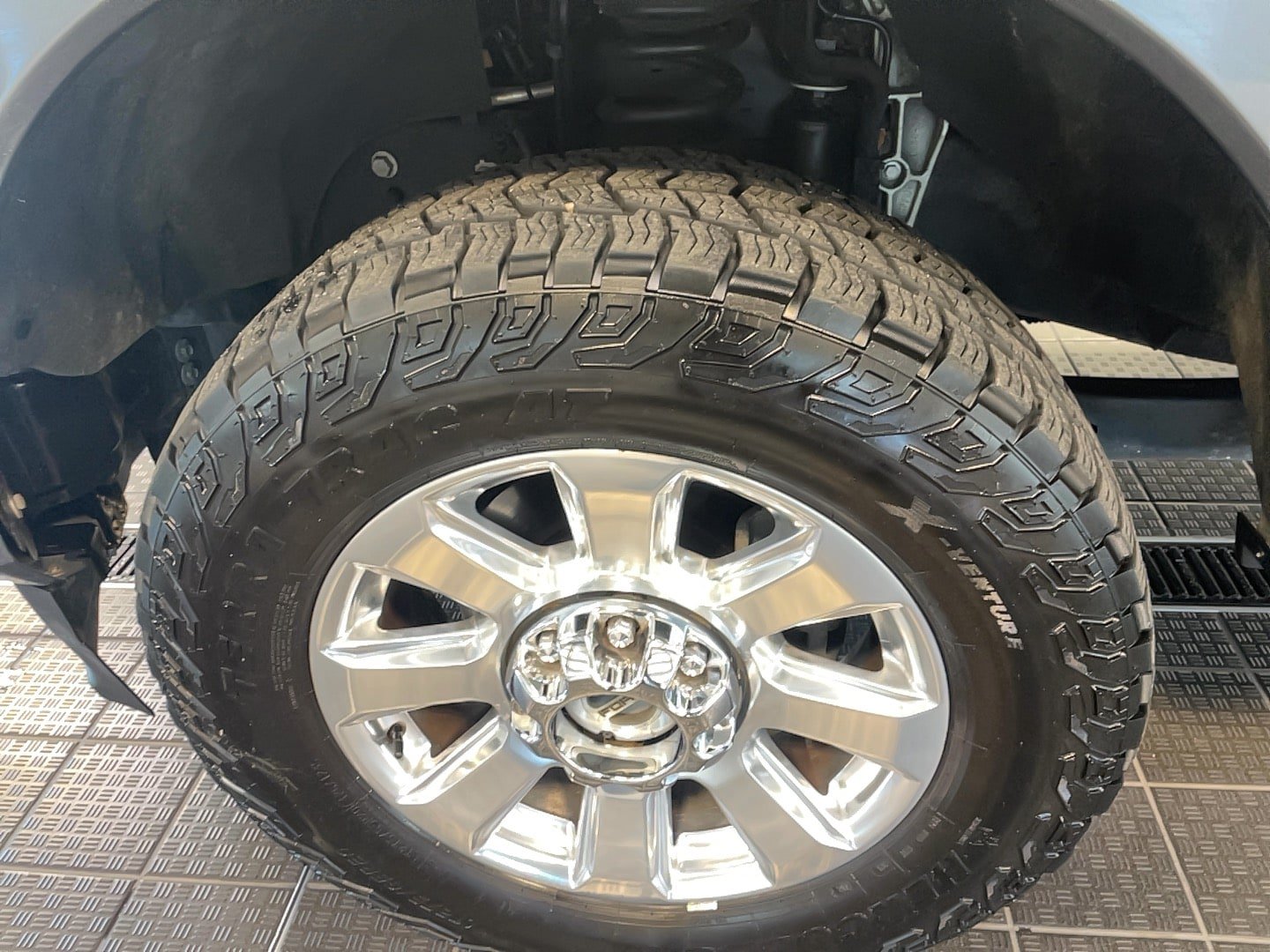 Used 2022 Ford F250 Platinum w/ FX4 Off-Road Package AWD/4WD image 6