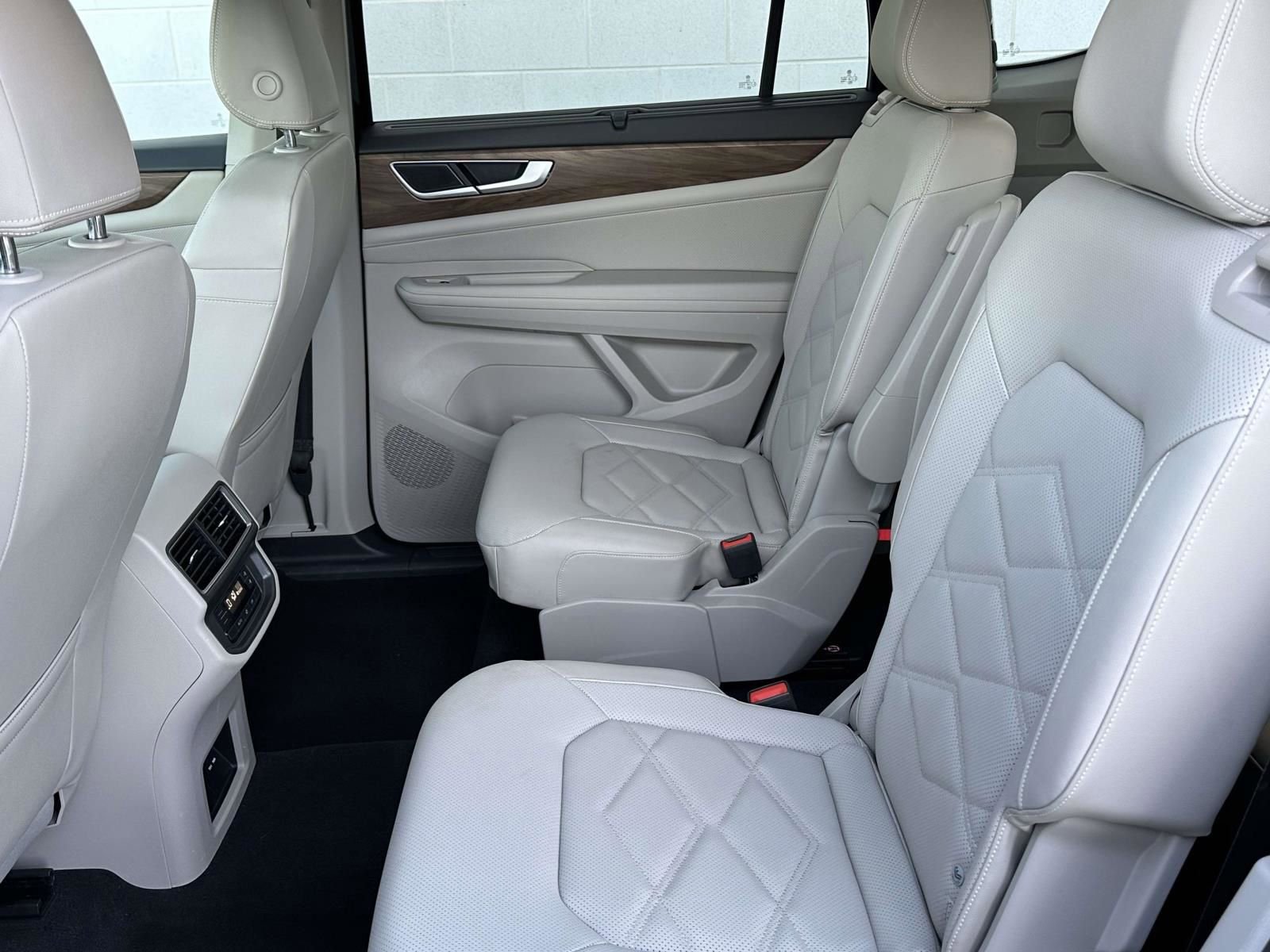 Used 2024 Volkswagen Atlas SE image 13