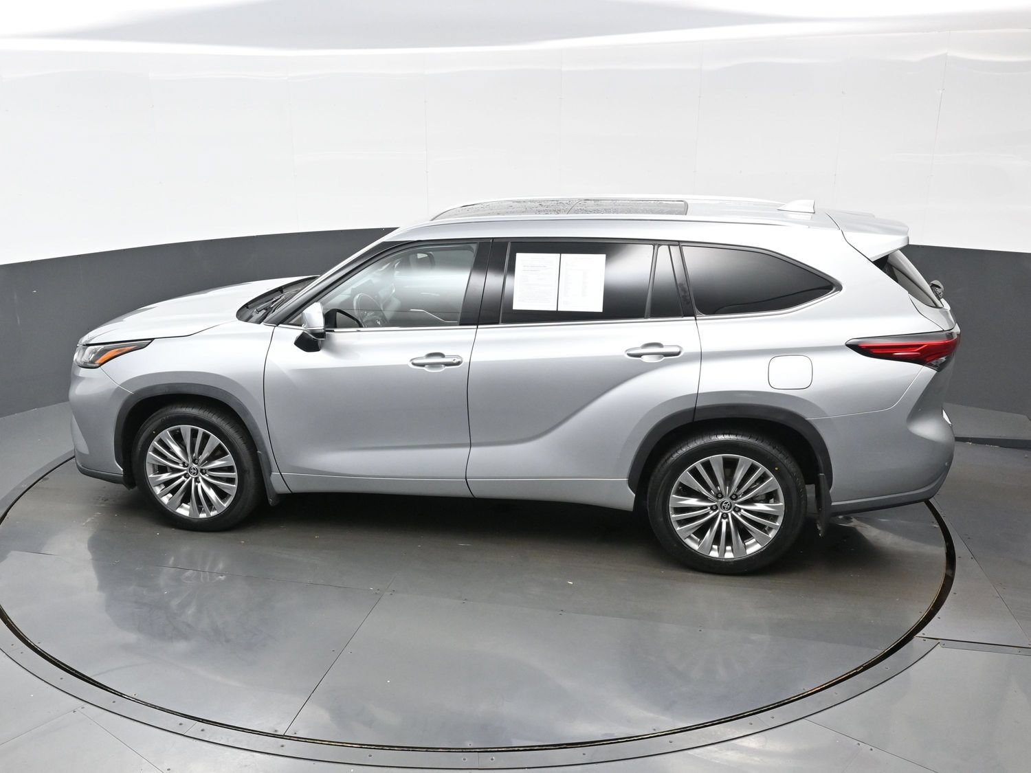 Used 2023 Toyota Highlander Platinum AWD/4WD image 39