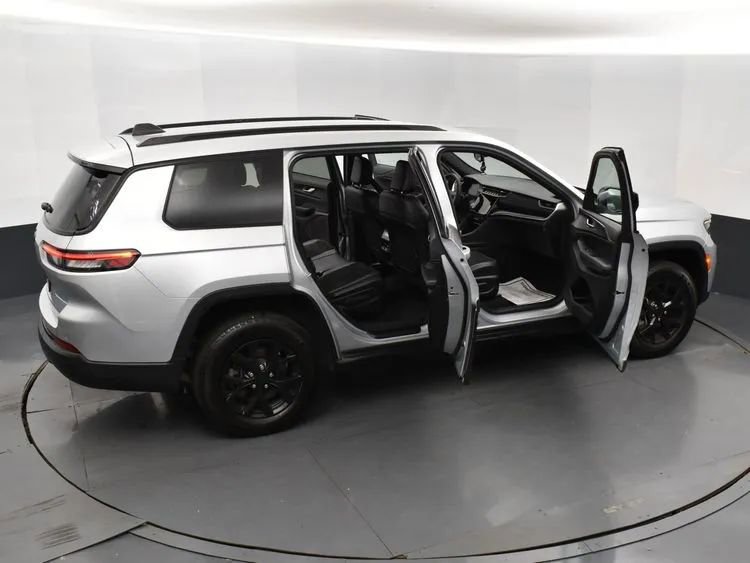 Used 2024 Jeep Grand Cherokee L Laredo image 6