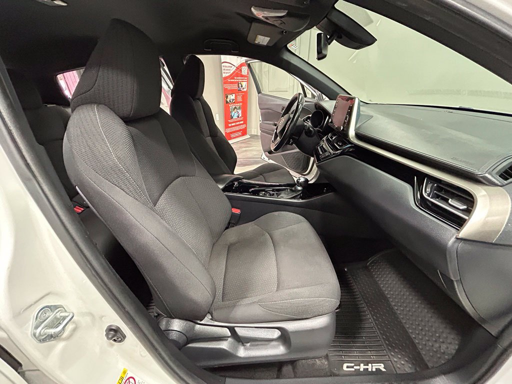 Used 2019 Toyota C-HR XLE FWD image 39