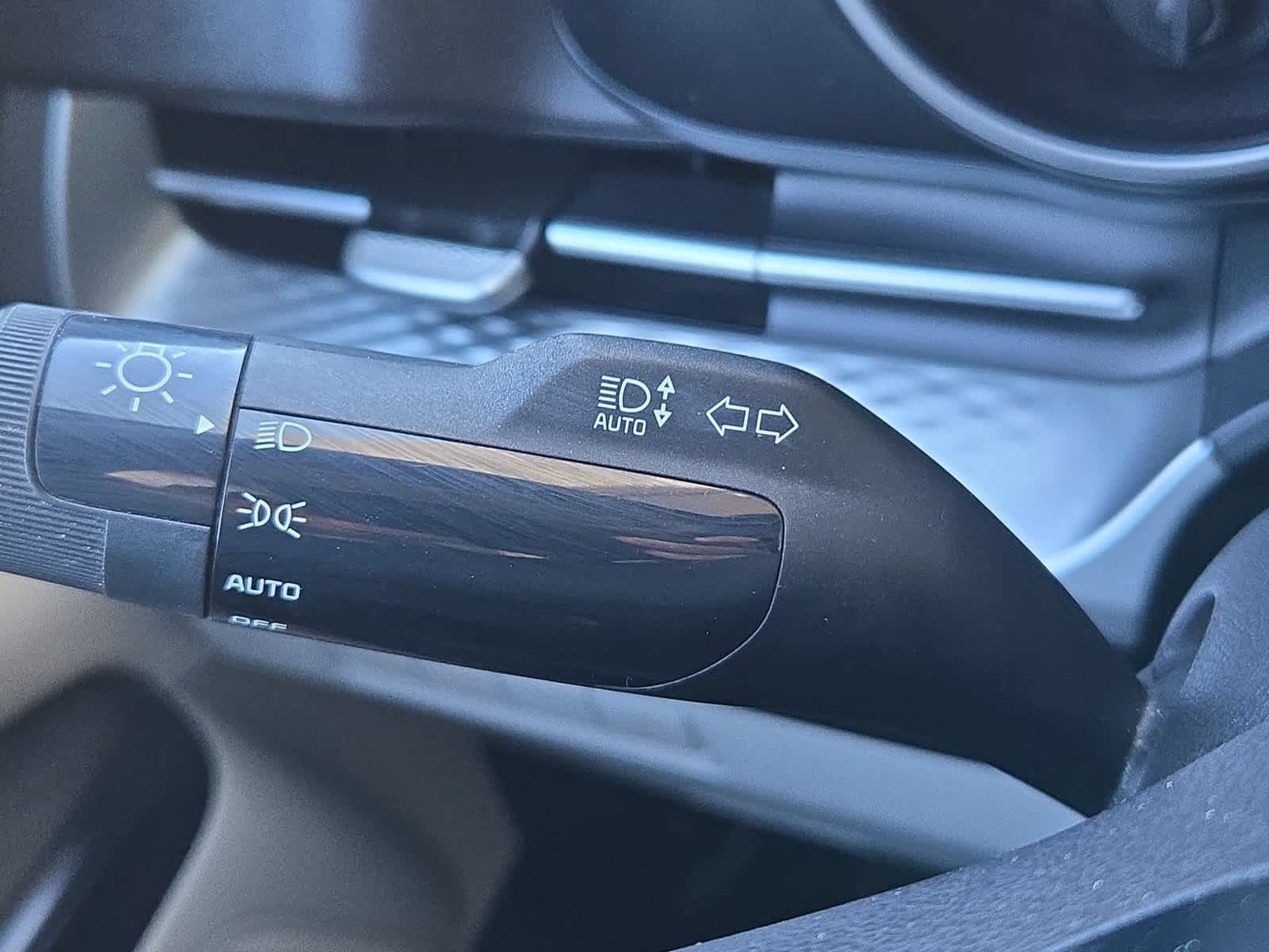 Used 2022 Kia Carnival LX FWD image 26
