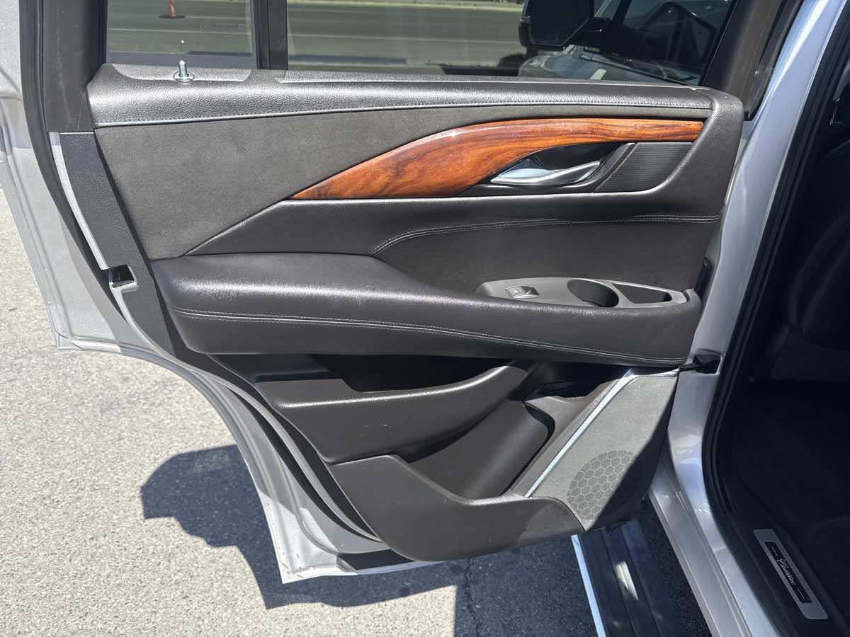 Used 2015 Cadillac Escalade Premium AWD/4WD image 13