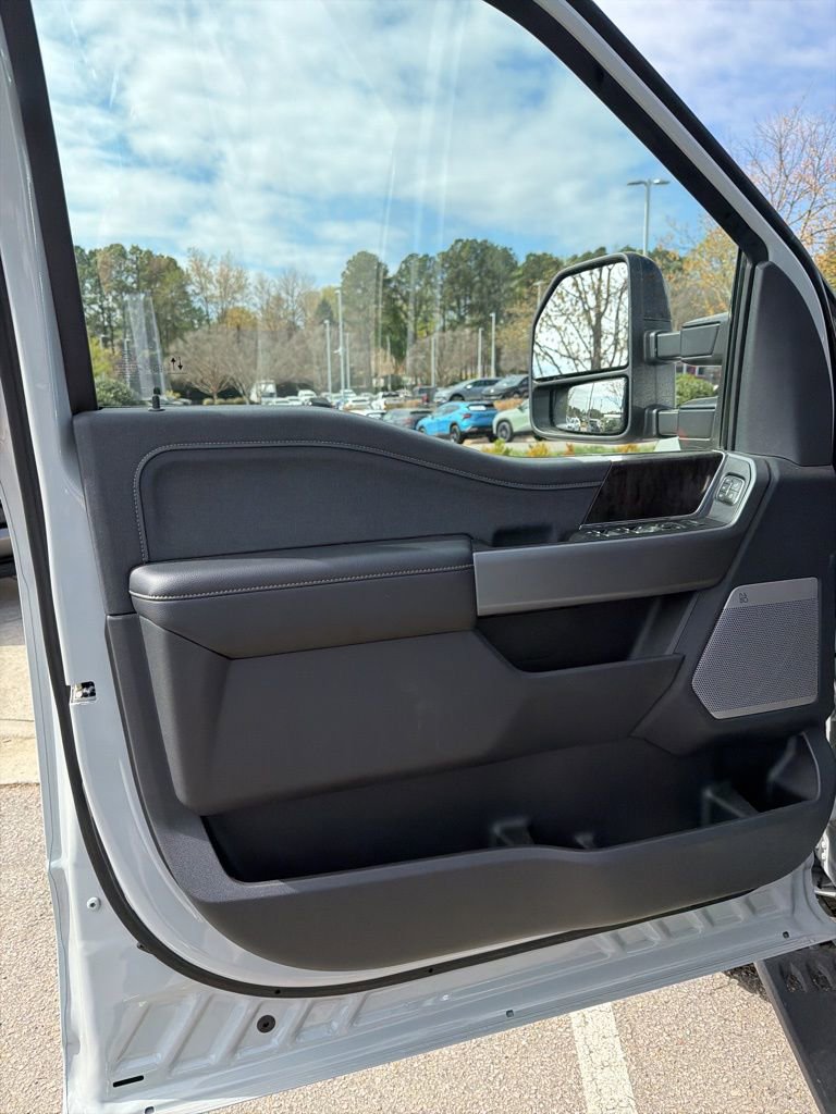 Used 2025 Ford F250 Lariat w/ Lariat Ultimate Package image 13