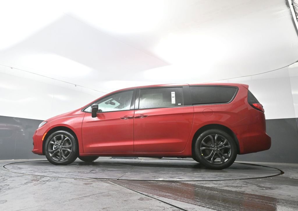 New 2026 Chrysler Pacifica Select FWD image 41