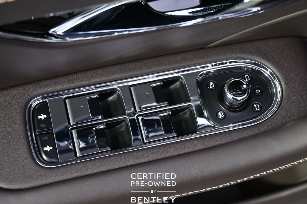 Used 2024 Bentley Flying Spur V8 image 26