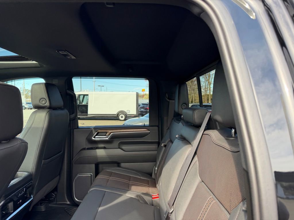 Used 2024 Chevrolet Silverado 2500 High Country w/ Technology Package AWD/4WD image 10