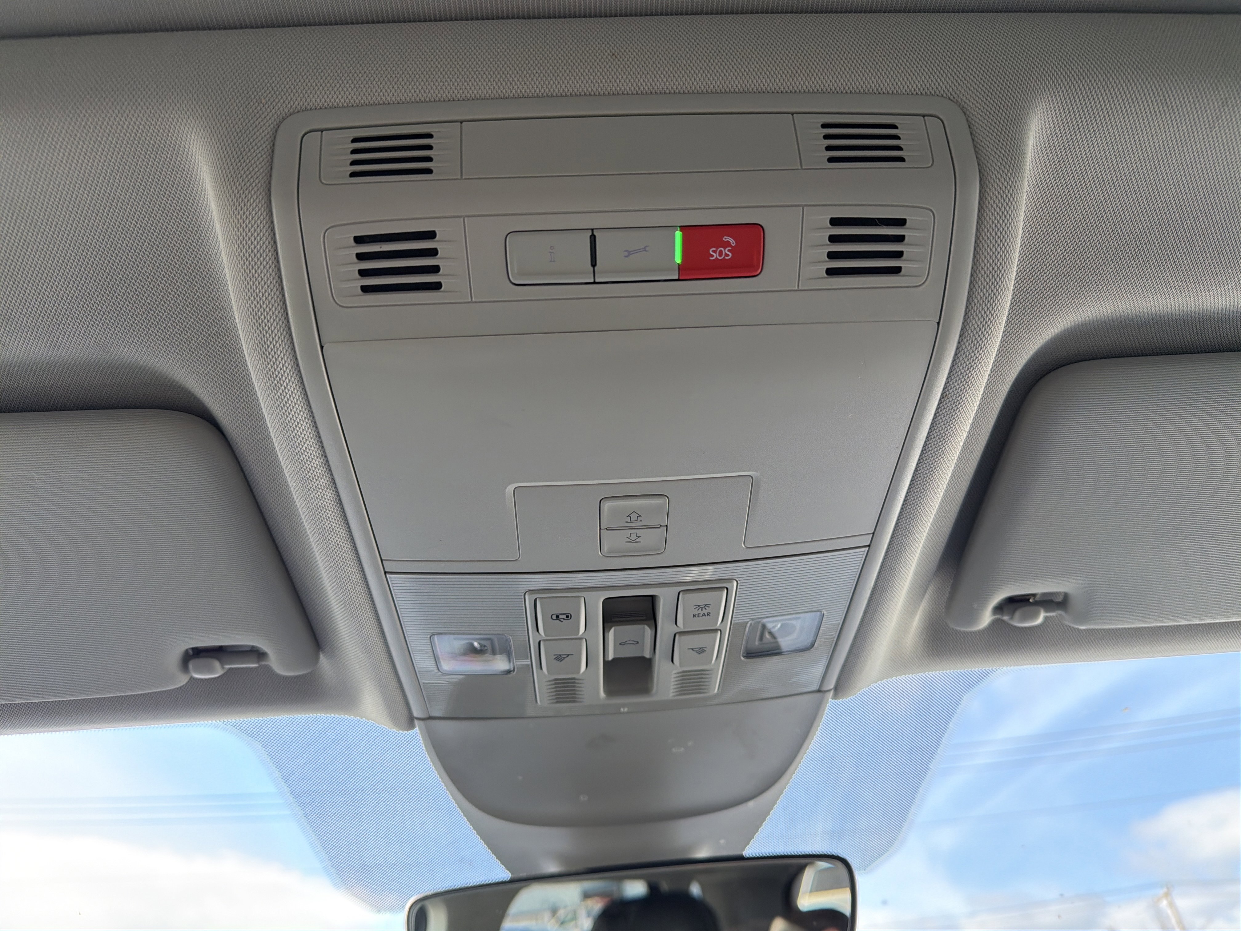 Certified 2023 Volkswagen Taos SE w/ Panoramic Sunroof Package image 18