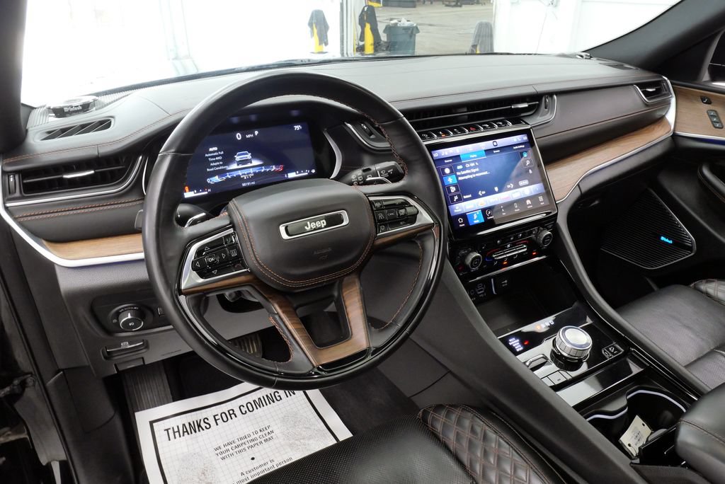 Used 2021 Jeep Grand Cherokee L Summit w/ Luxury Tech Group V AWD/4WD image 11