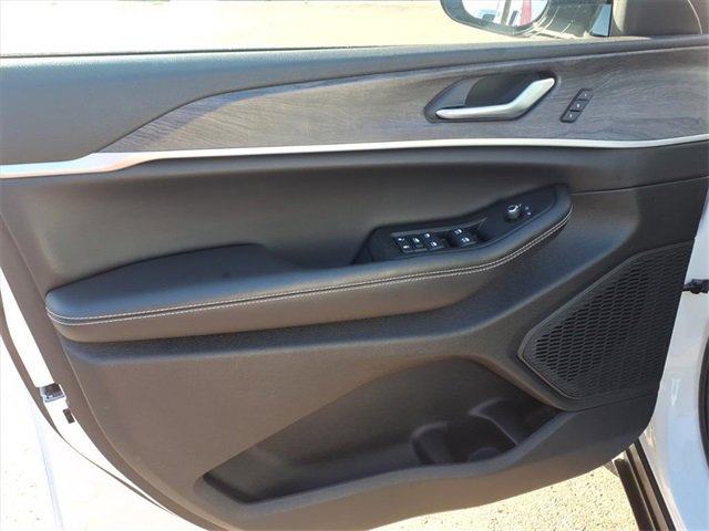 Certified 2024 Jeep Grand Cherokee Limited image 8