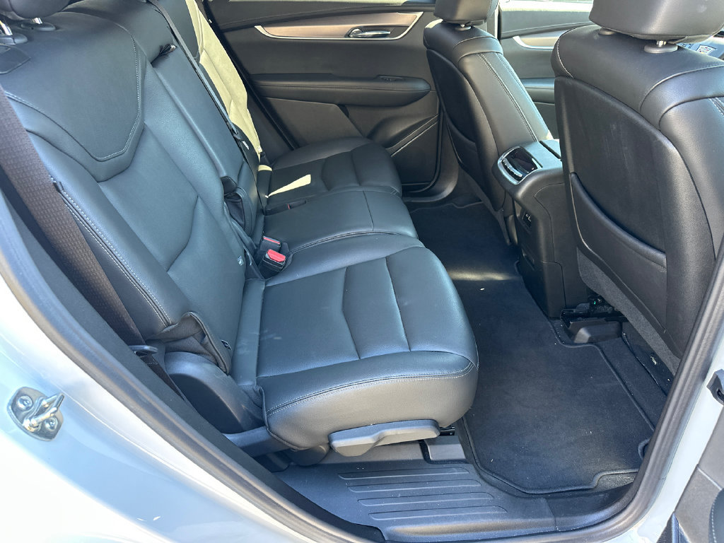 Certified 2025 Cadillac XT6 Luxury FWD image 15