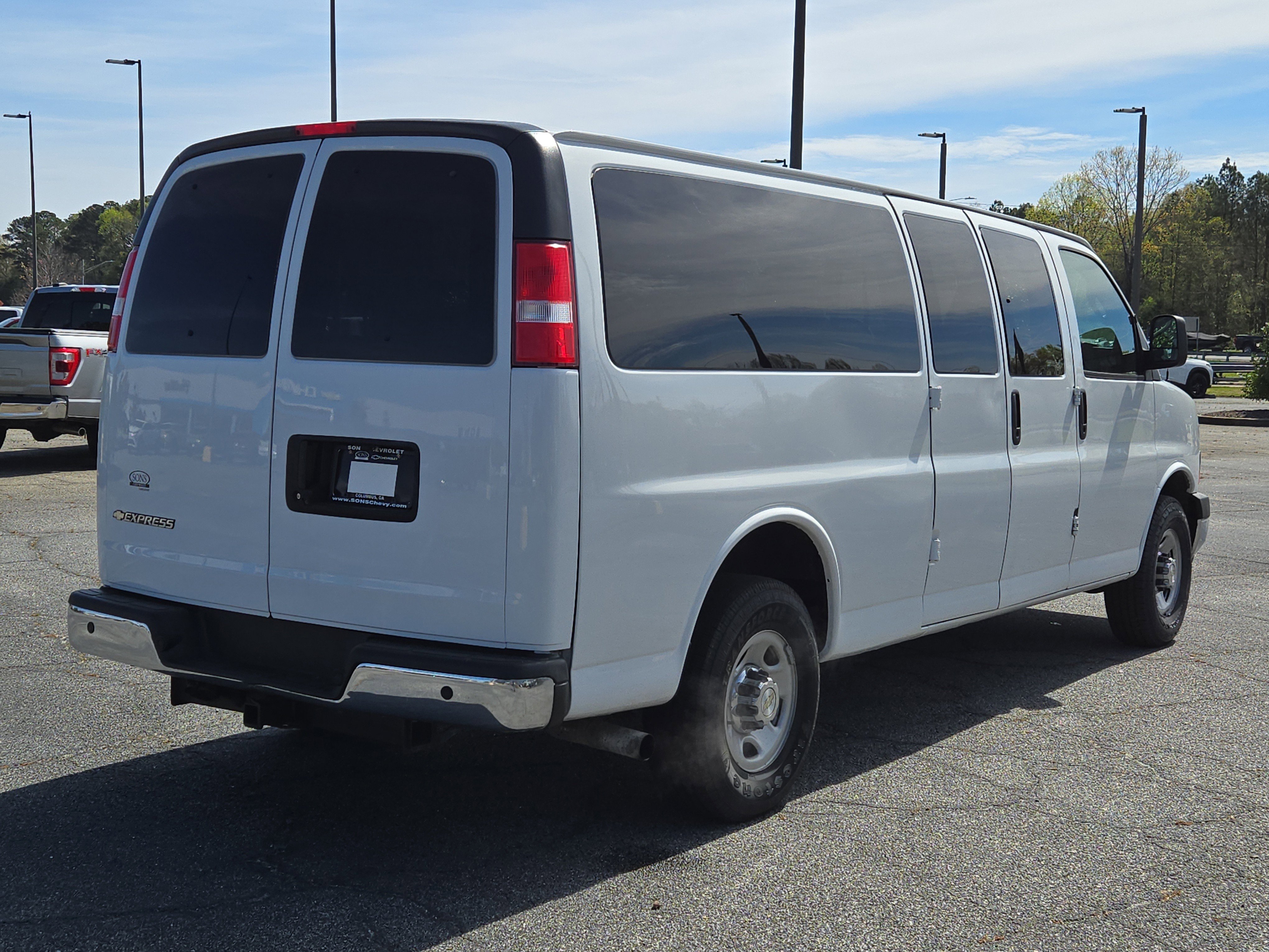 Used 2021 Chevrolet Express 3500 LT w/ LT Preferred Equipment Group RWD image 9