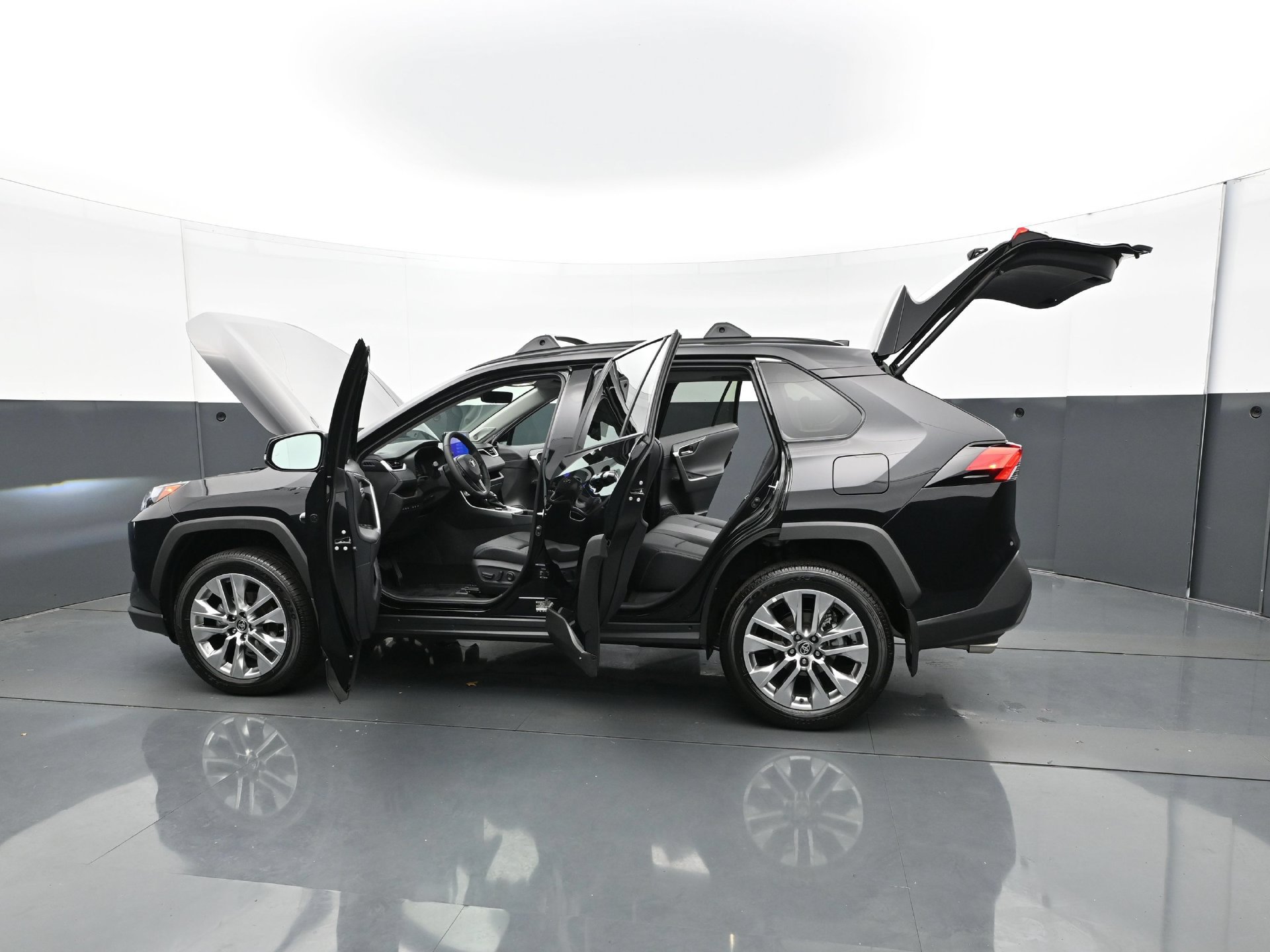 Used 2025 Toyota RAV4 Limited w/ Weather Package AWD/4WD image 37