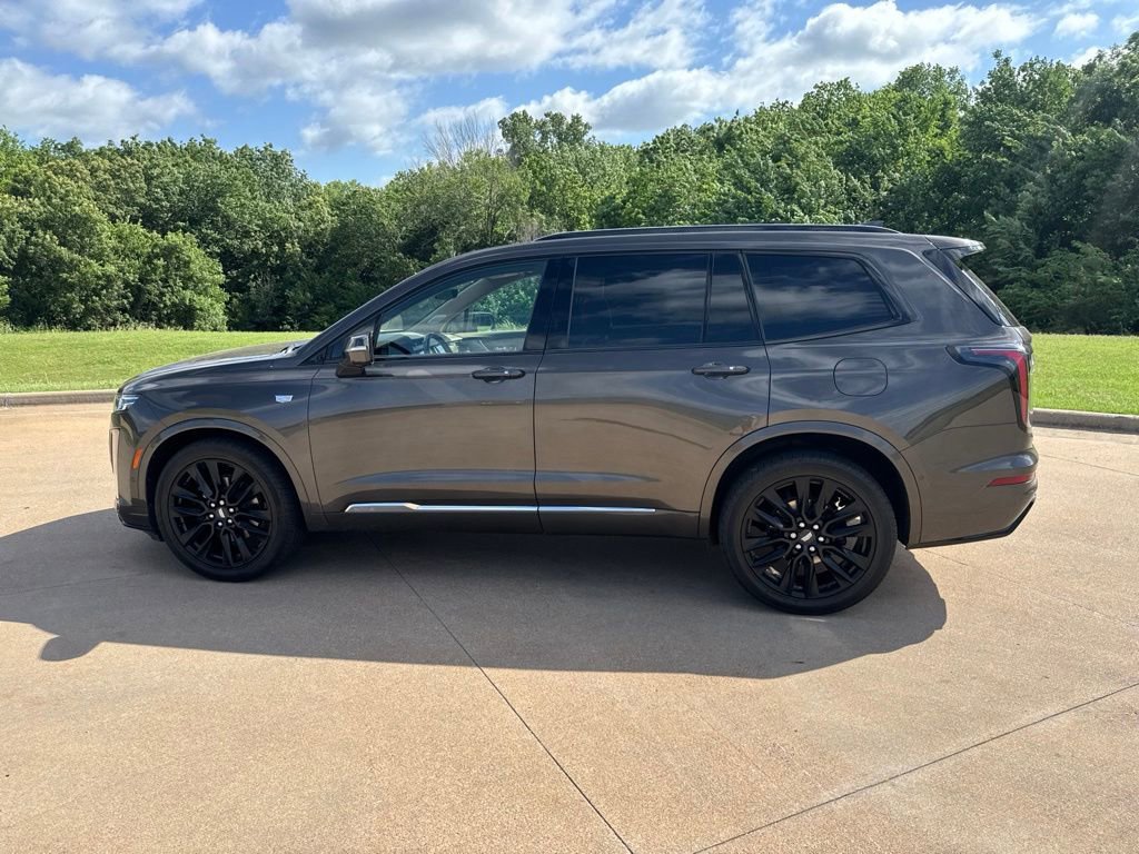 Used 2020 Cadillac XT6 Sport w/ Platinum Package AWD/4WD image 2