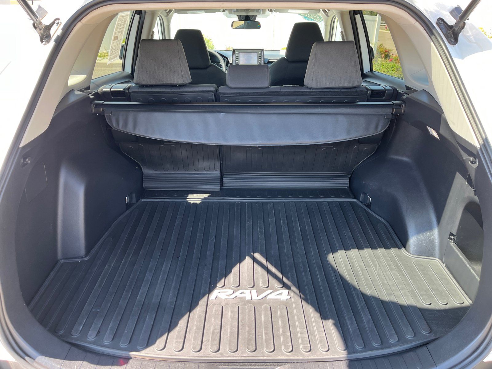 Used 2022 Toyota RAV4 XLE AWD/4WD image 34