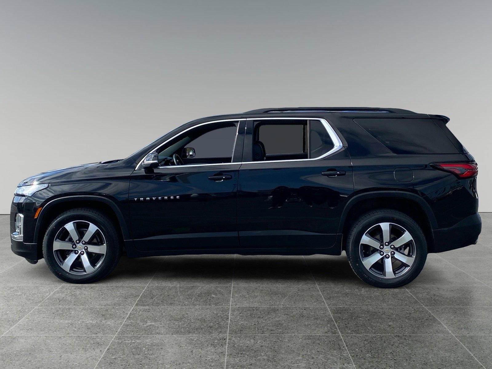 Used 2023 Chevrolet Traverse LT w/ LT Premium Package AWD/4WD image 2