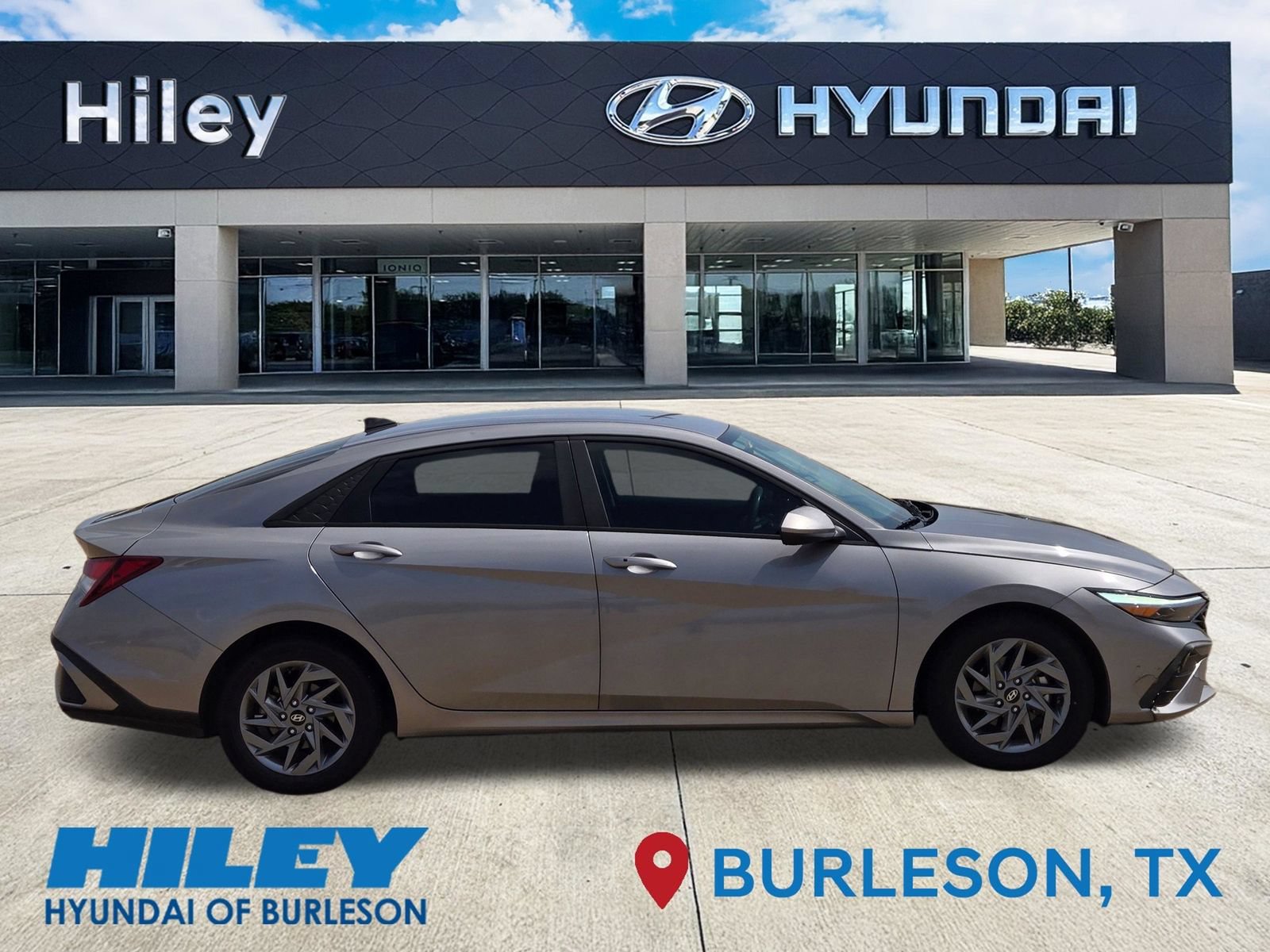 Used 2024 Hyundai Elantra SEL FWD image 3