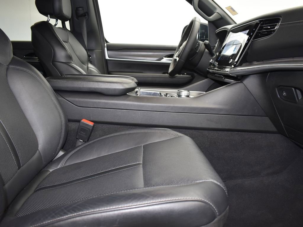 Used 2024 Jeep Wagoneer L Series II w/ Flexible Seating Group image 26