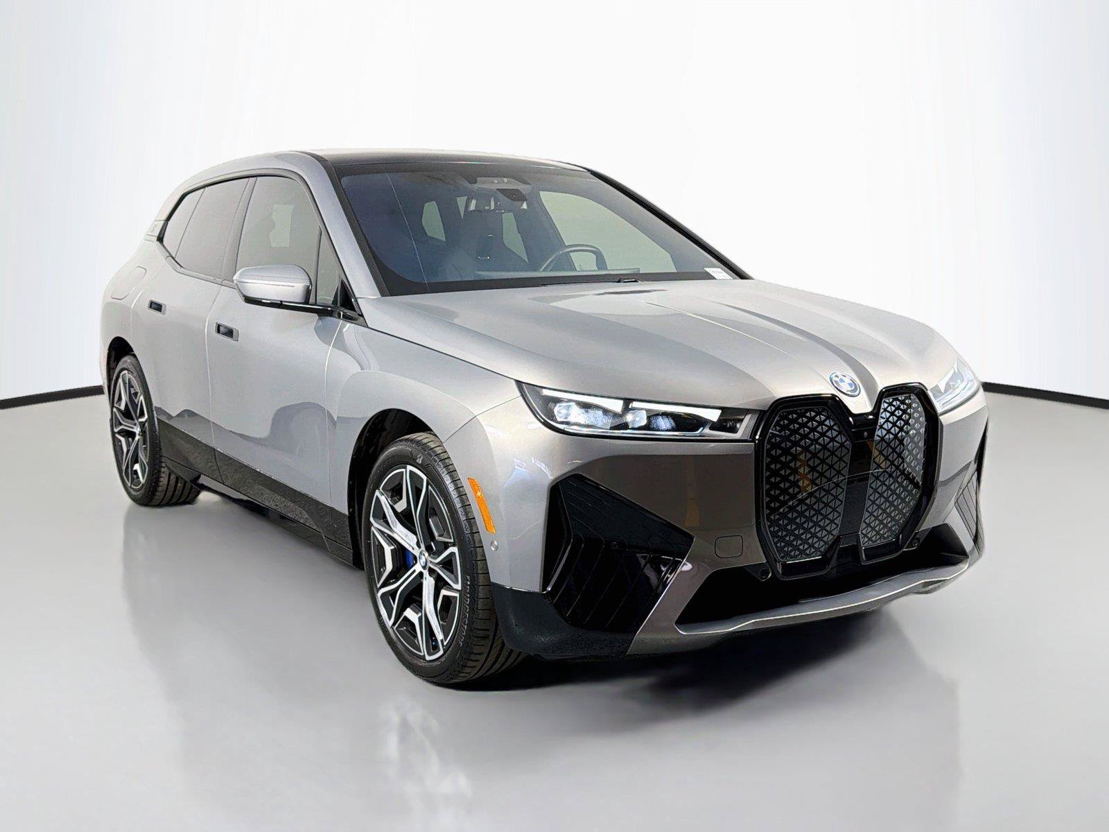 Used 2024 BMW iX xDrive50 w/ Premium Package AWD/4WD image 4