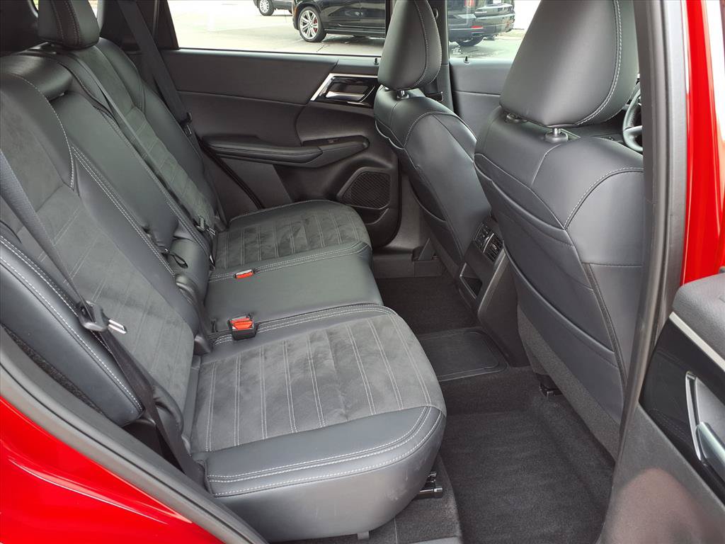 Used 2025 Mitsubishi Outlander 4WD Plug-In Hybrid image 12