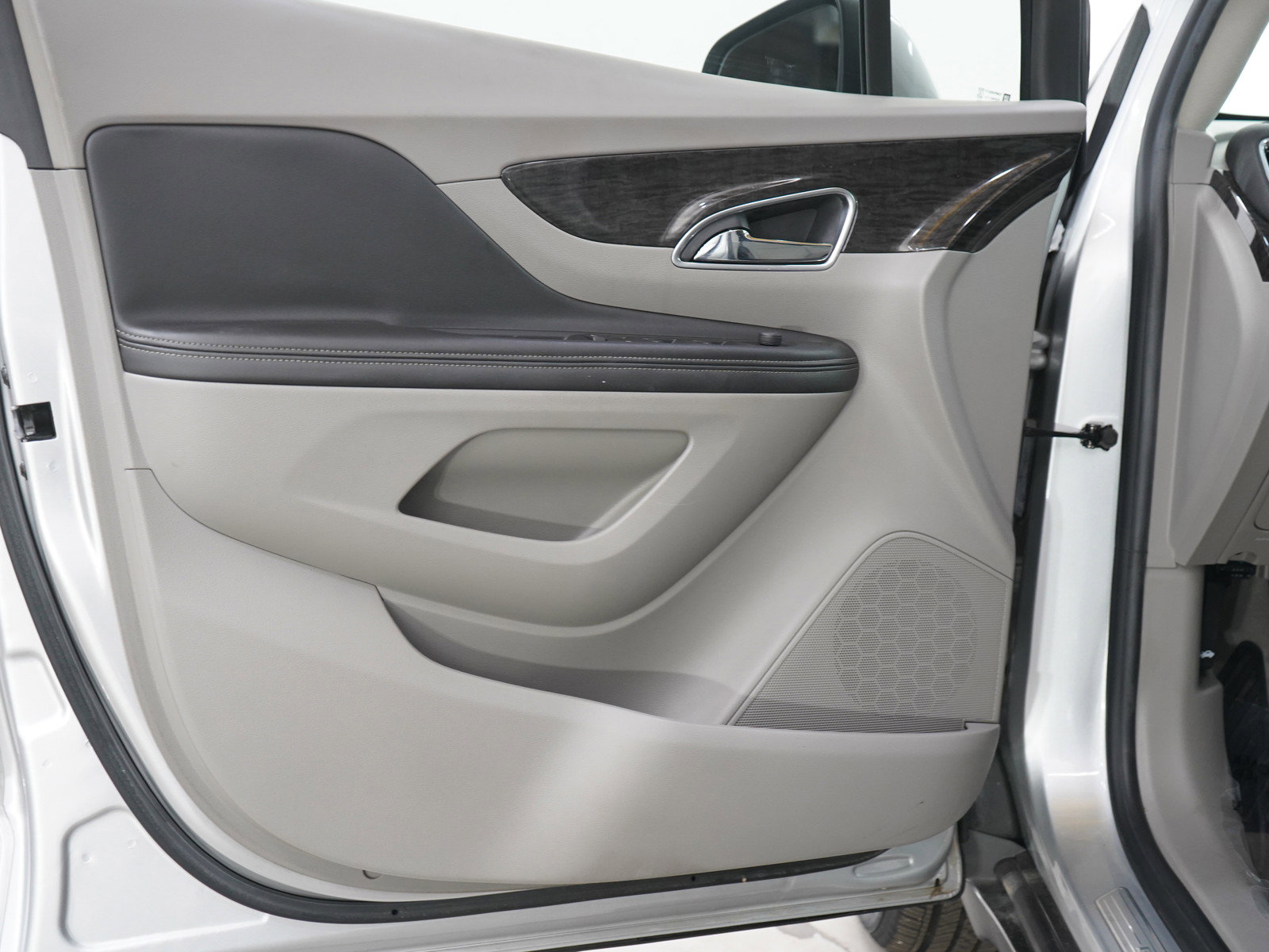 Used 2016 Buick Encore FWD image 19