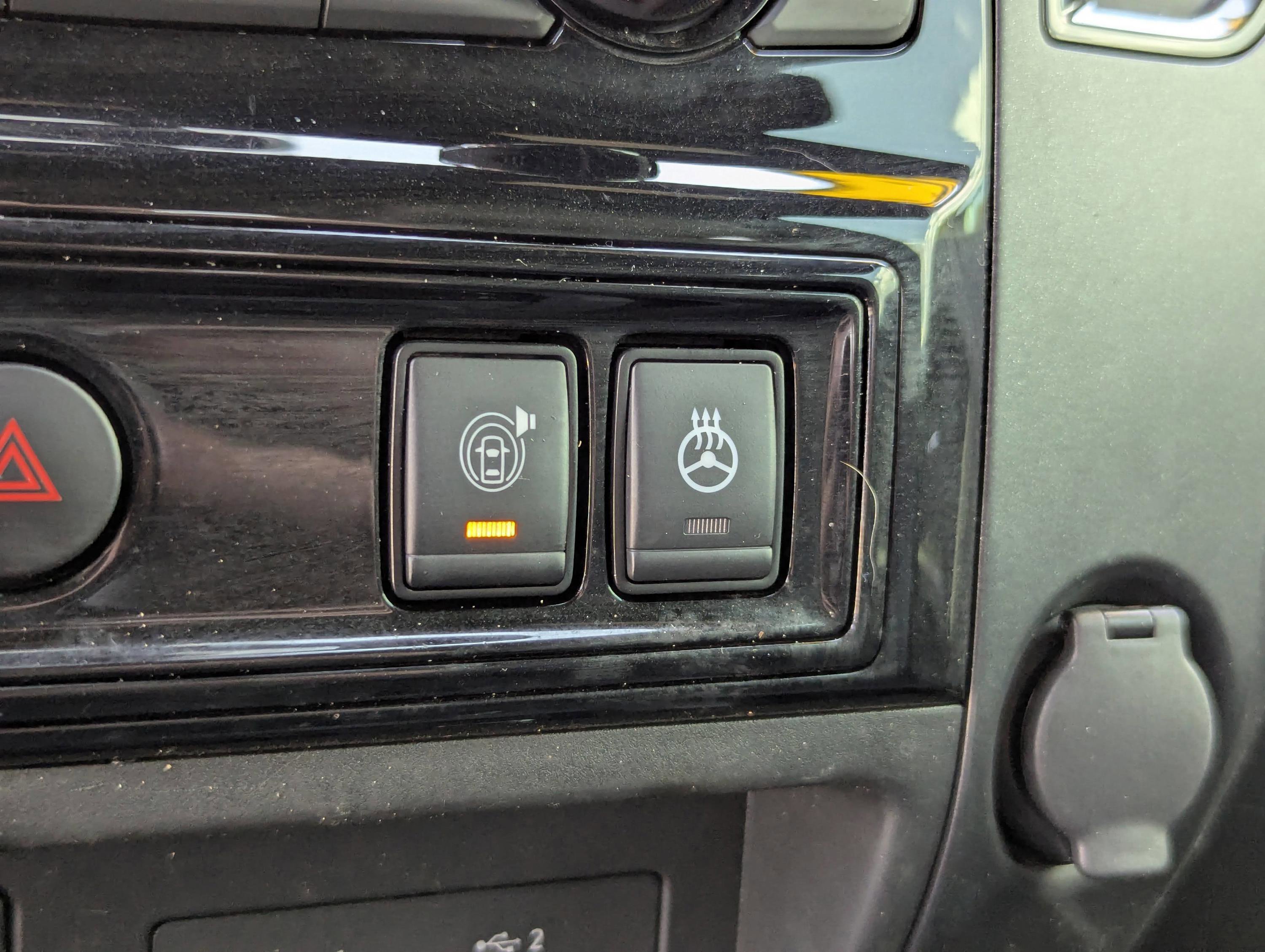 Used 2024 Nissan Titan PRO-4X w/ Pro-4x Convenience Package image 33