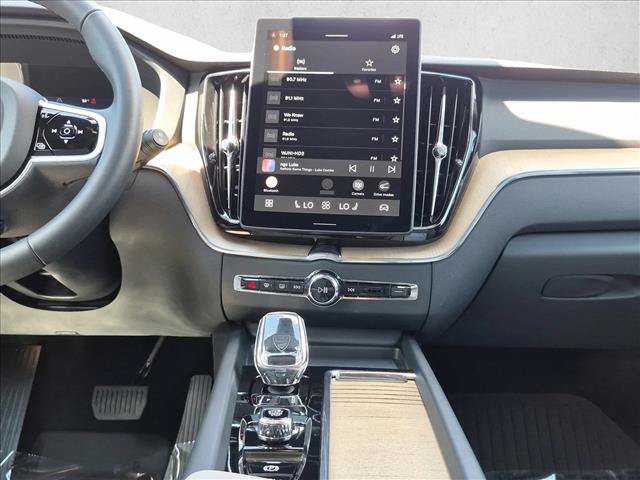 Used 2026 Volvo XC60 B5 Core AWD/4WD image 13