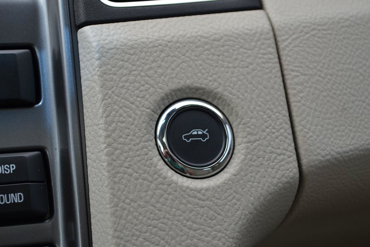Used 2010 Ford Taurus Limited AWD/4WD image 24