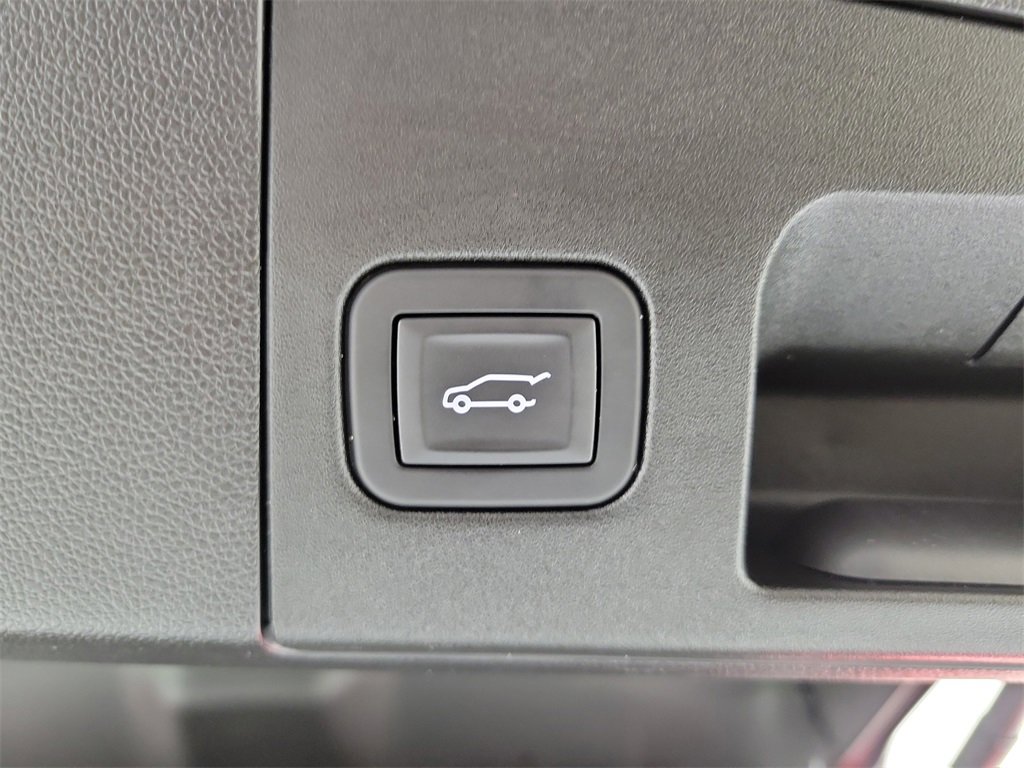 Certified 2025 Cadillac XT4 Premium Luxury image 9