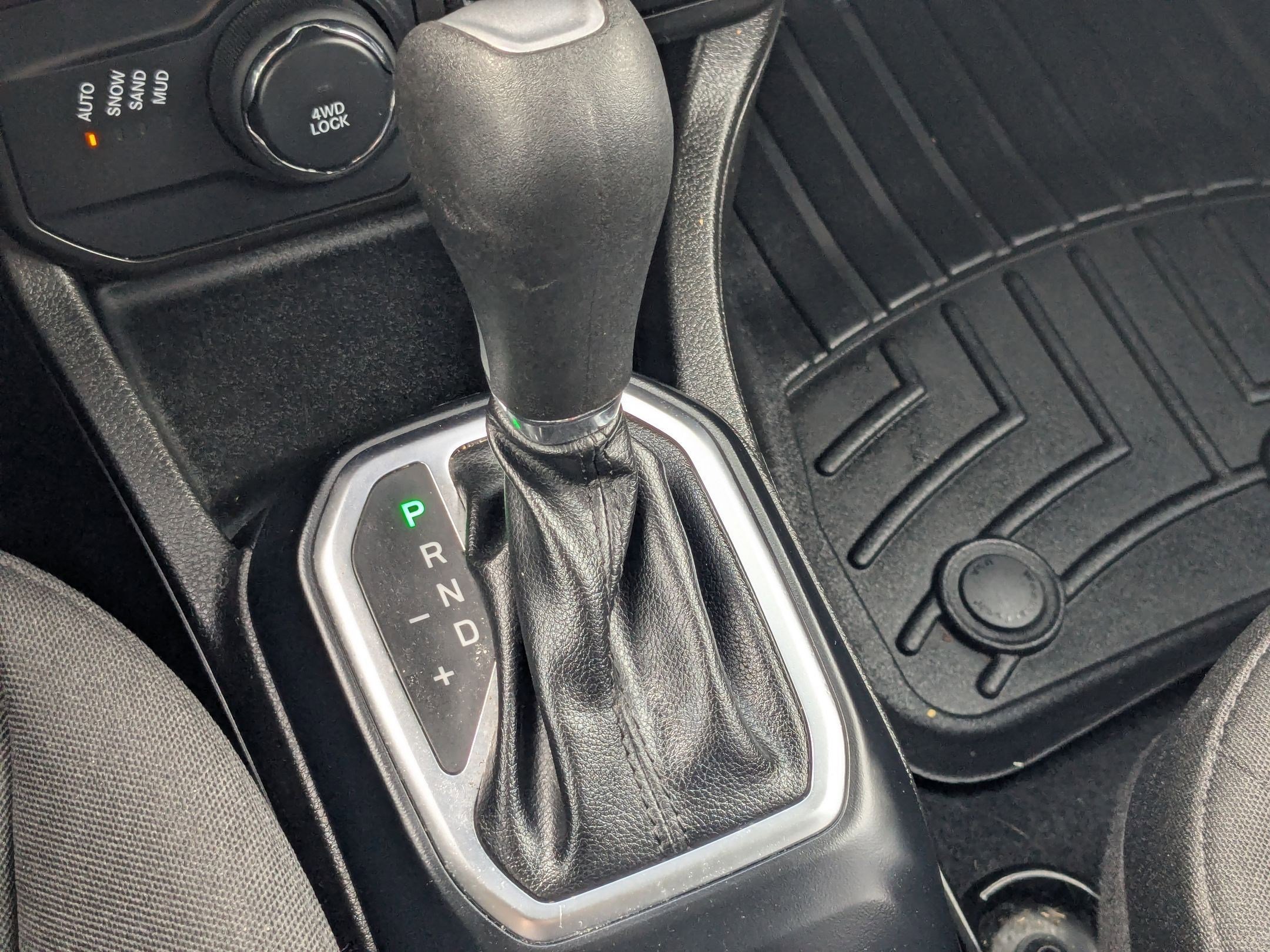 Used 2020 Jeep Renegade Latitude w/ Popular Equipment Group image 26