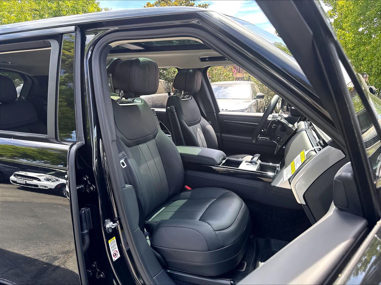 New 2026 Land Rover Range Rover Long Wheelbase SE AWD/4WD image 30