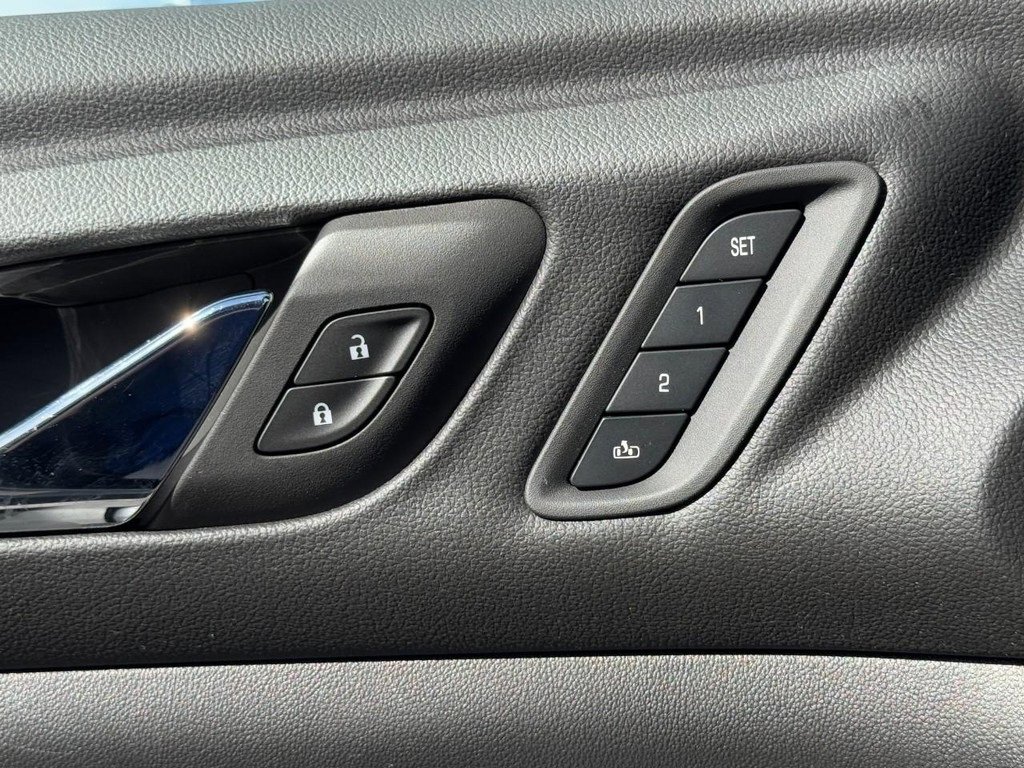 Used 2023 GMC Acadia Denali w/ Denali Ultimate Package image 18