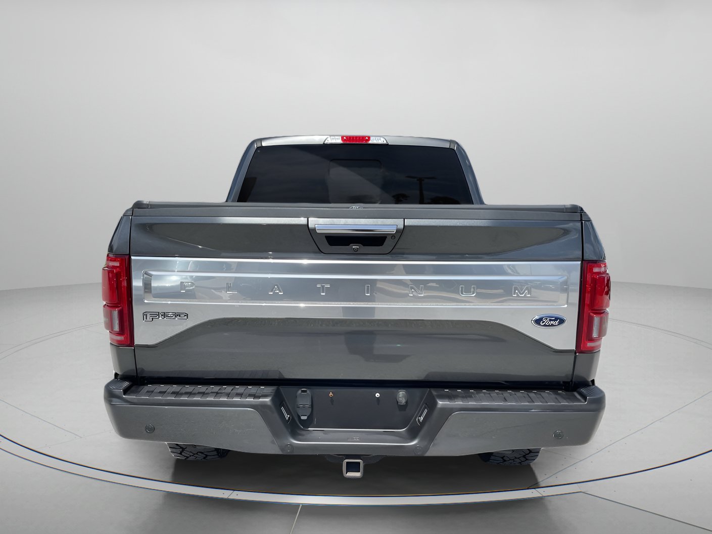 Used 2017 Ford F150 Platinum w/ Equipment Group 701A Luxury AWD/4WD image 4