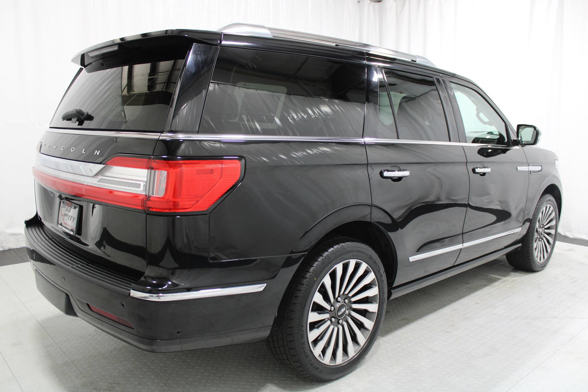 Used 2018 Lincoln Navigator Reserve w/ Technology Package AWD/4WD image 6