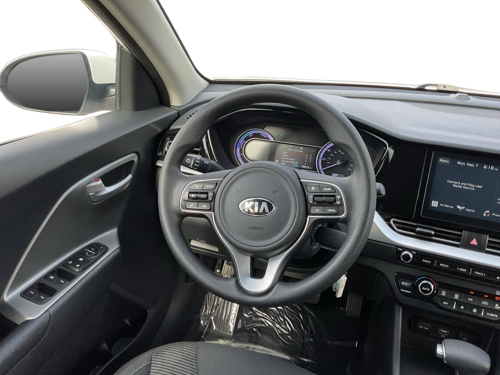 Used 2020 Kia Niro LX FWD image 11