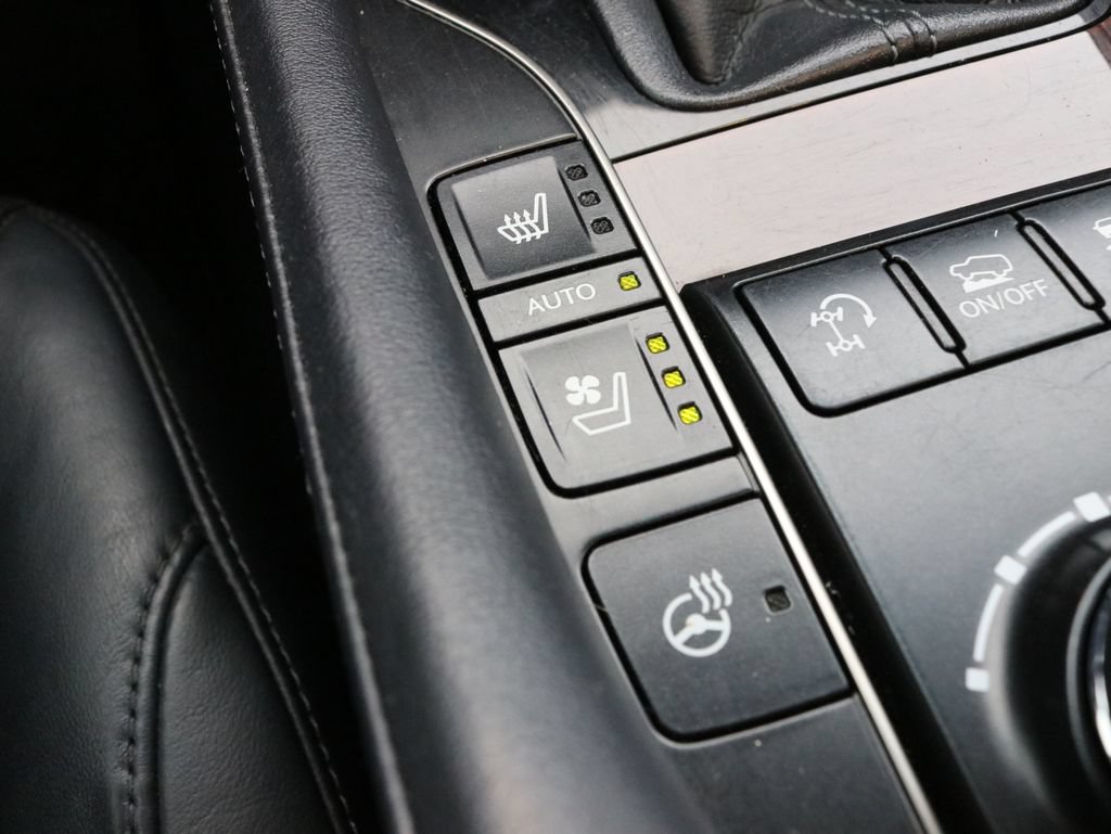 Used 2017 Lexus LX 570 4WD w/ Luxury Package image 20
