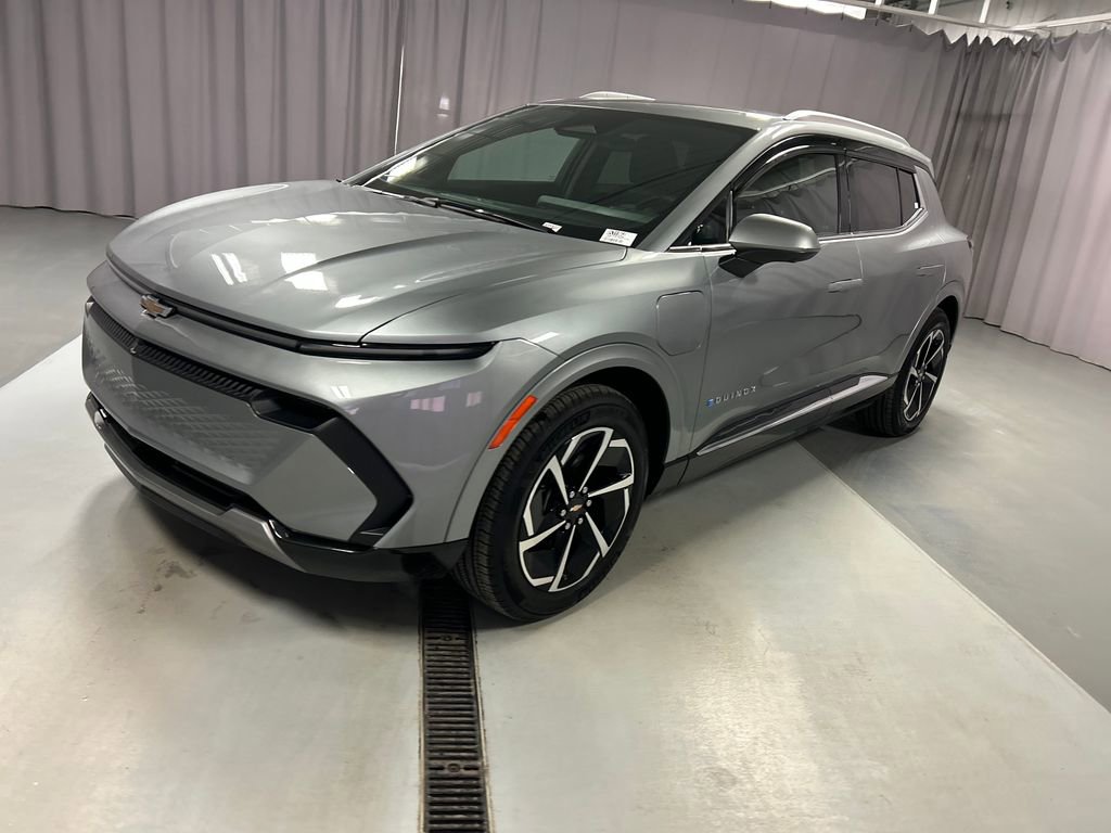 Used 2024 Chevrolet Equinox EV LT image 3