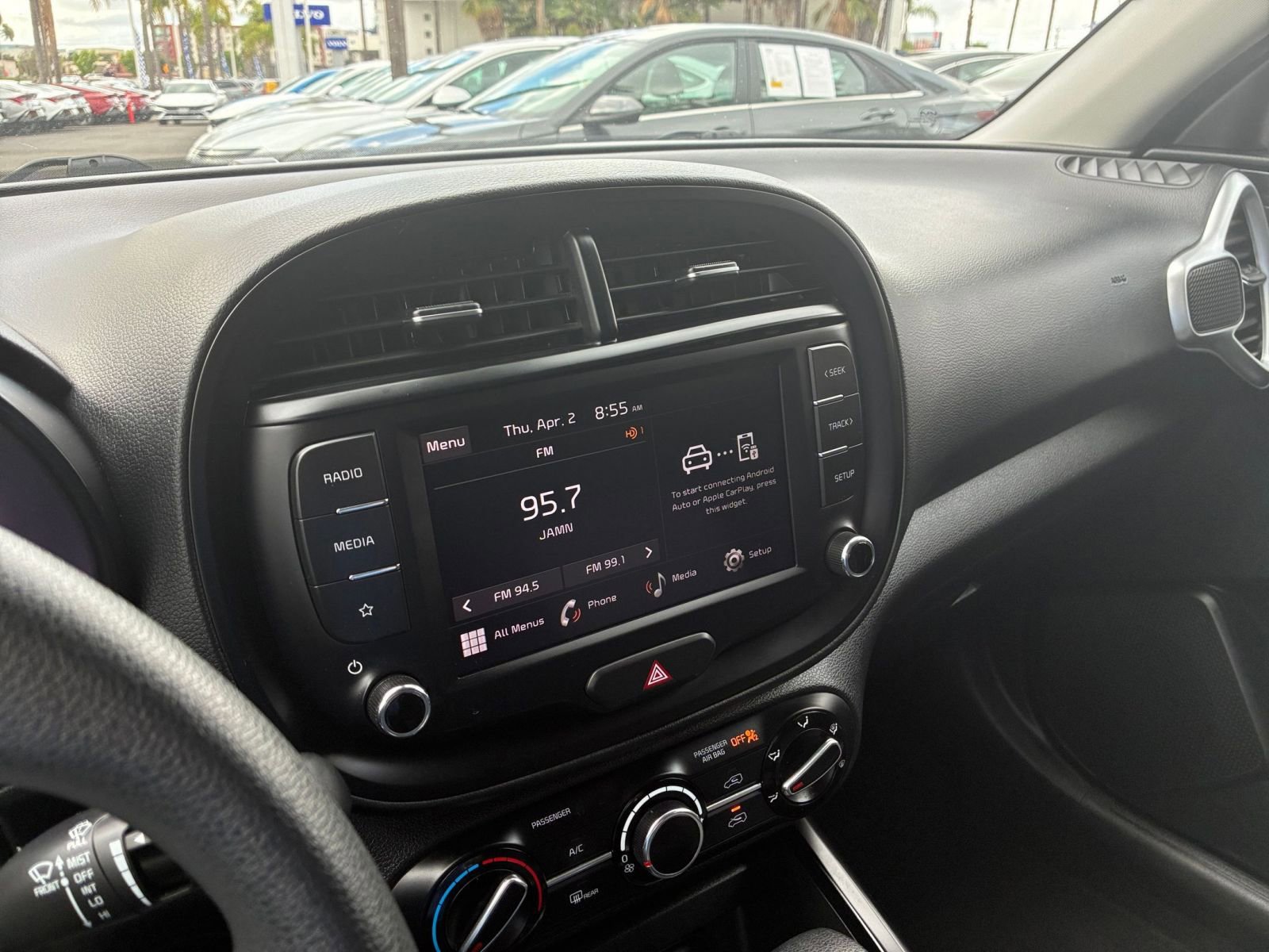 Used 2025 Kia Soul LX w/ LX Technology Package FWD image 20