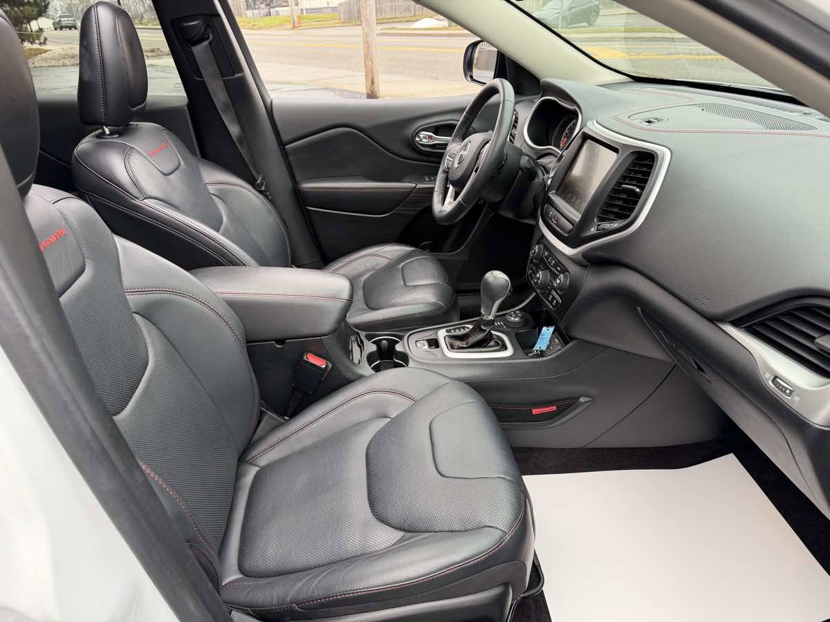 Used 2016 Jeep Cherokee Trailhawk w/ Comfort/Convenience Group image 19