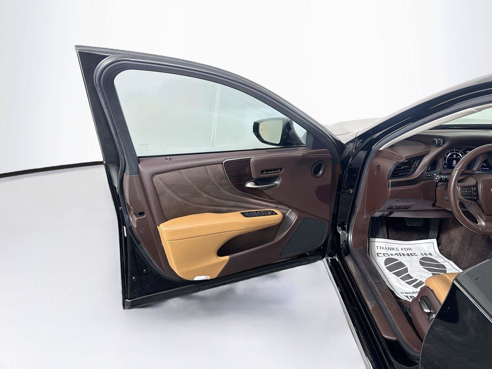 Used 2018 Lexus LS 500 w/ Accessory Package (Z2) RWD image 9