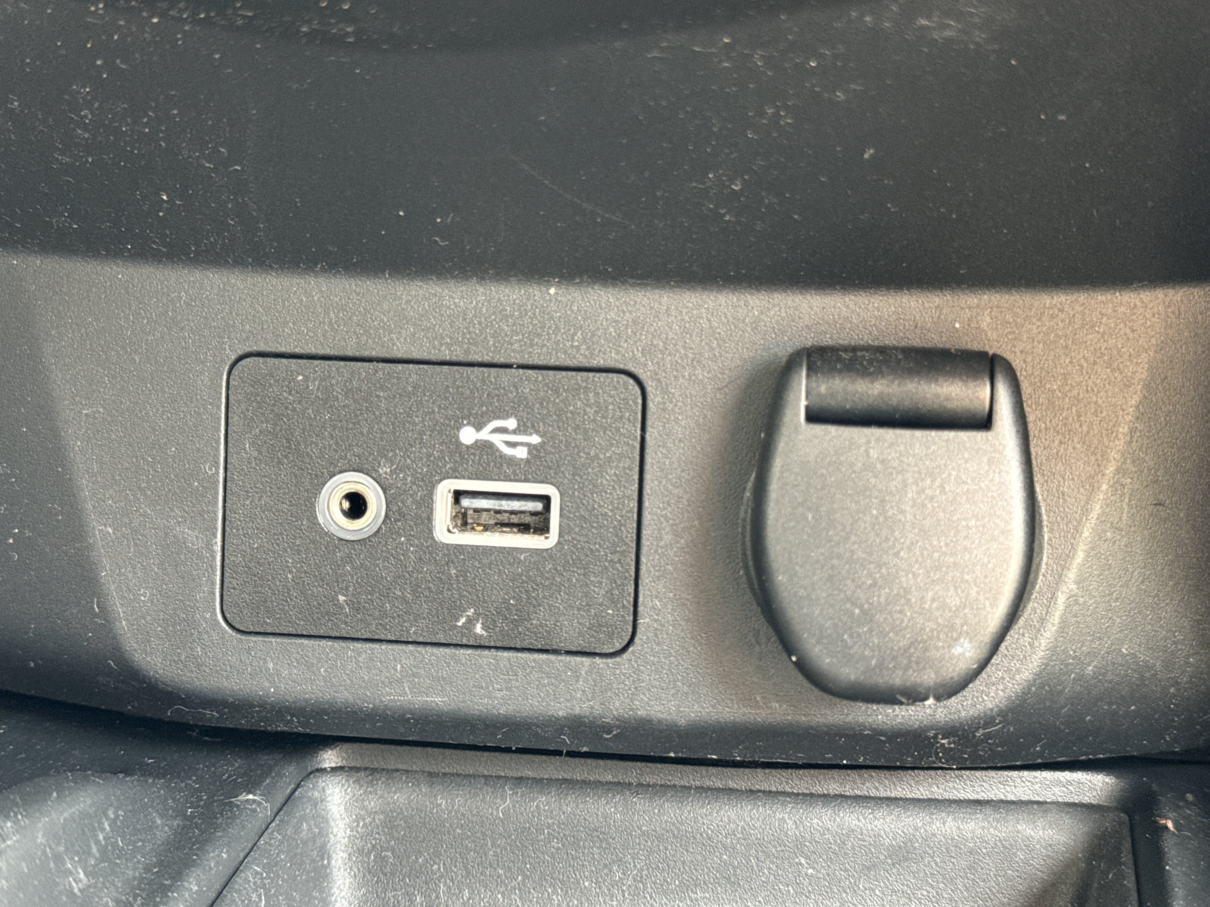 Used 2019 Nissan Rogue SV w/ Premium Package AWD/4WD image 15