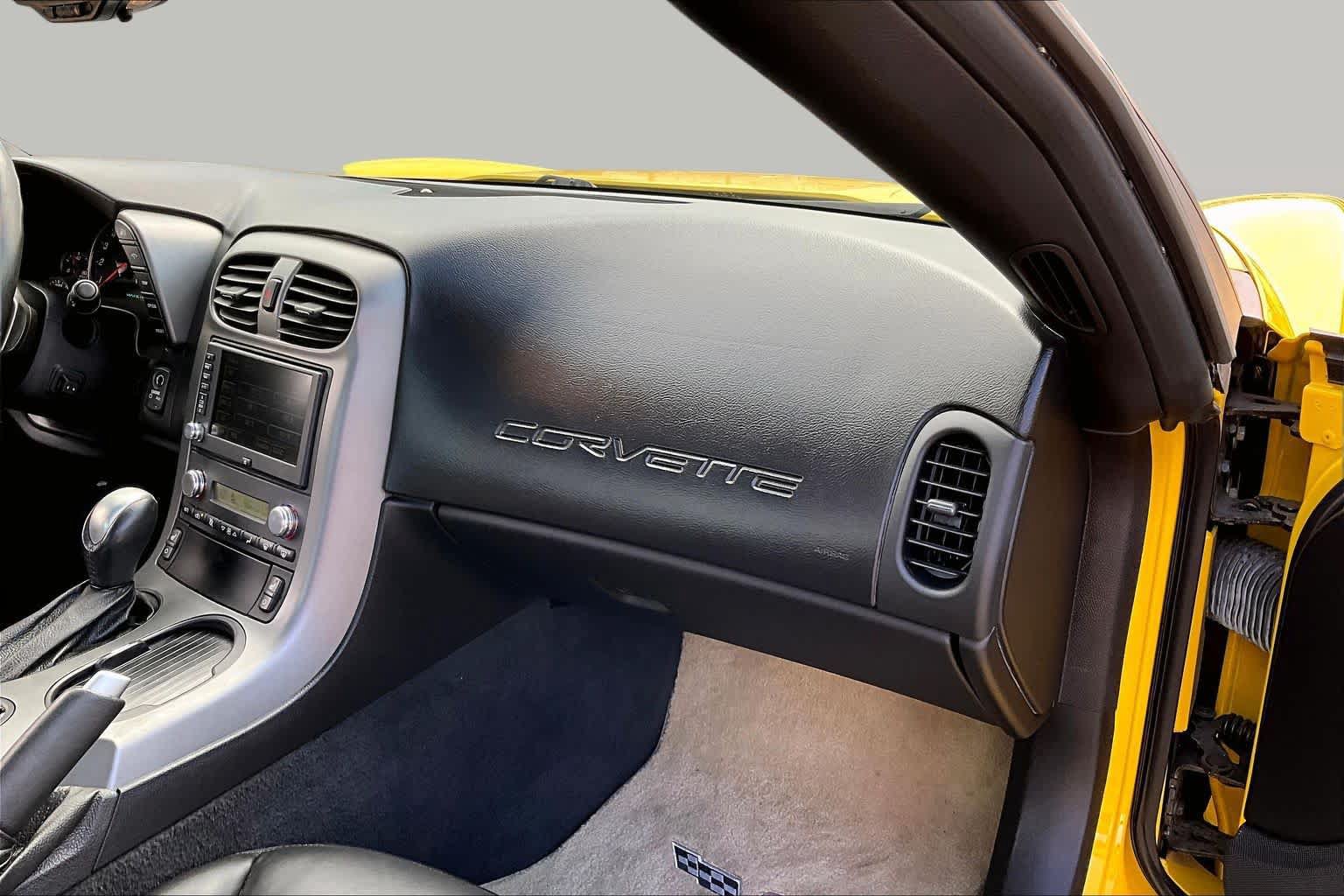 Used 2007 Chevrolet Corvette Coupe w/ Preferred Equipment Group RWD image 17