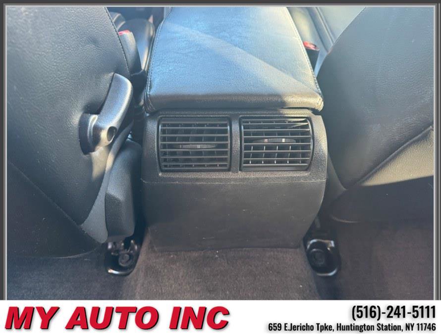Used 2010 Jeep Commander Sport w/ Sun/Sound Group image 16