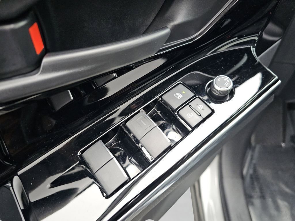 Used 2023 Toyota bZ4X Limited image 28